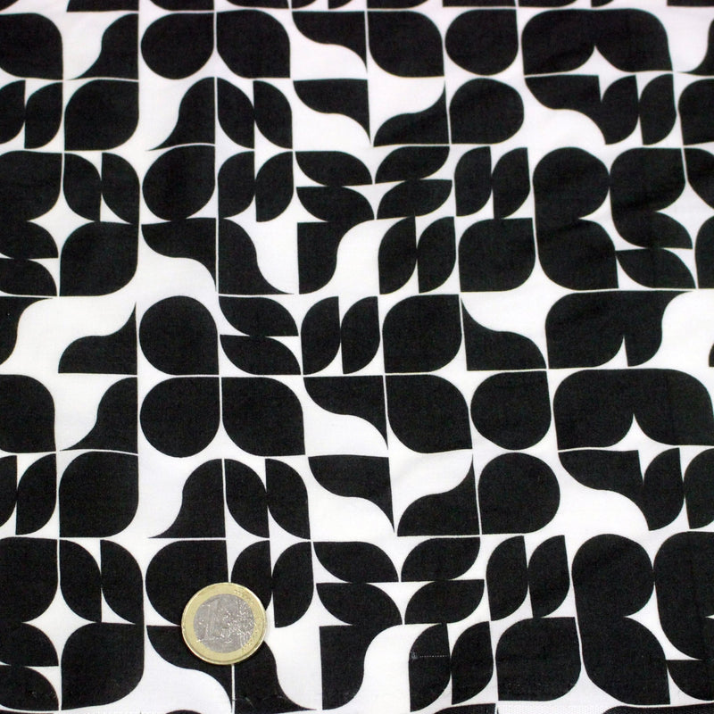 Tissu viscose fluide SEVENTIES, motif géométrique noir et blanc - STANDARD 100 OEKO - TEX - TissusPapi.com