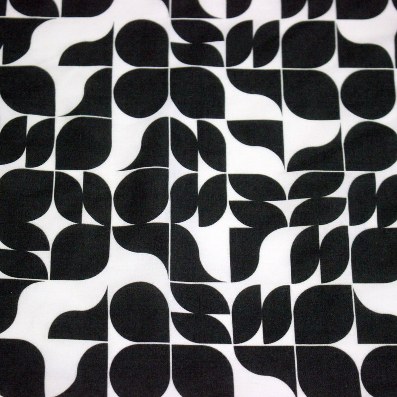 Tissu viscose fluide SEVENTIES, motif géométrique noir et blanc - STANDARD 100 OEKO - TEX - TissusPapi.com