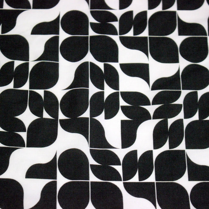Tissu viscose fluide SEVENTIES, motif géométrique noir et blanc - STANDARD 100 OEKO - TEX - TissusPapi.com