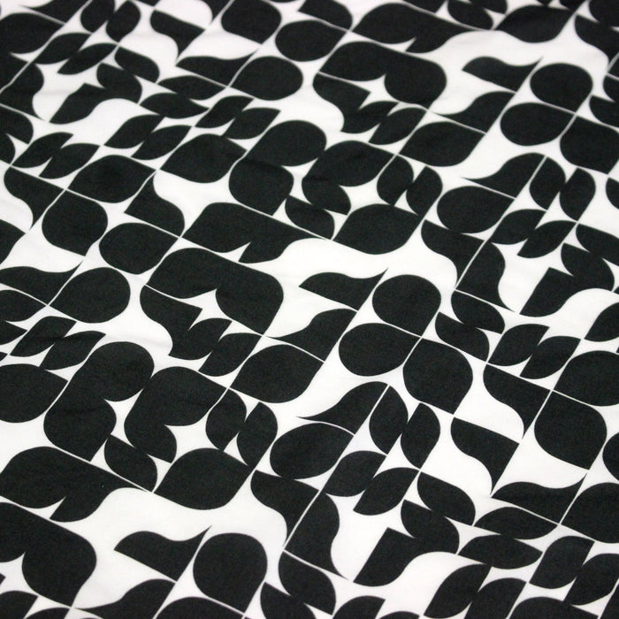 Tissu viscose fluide SEVENTIES, motif géométrique noir et blanc - STANDARD 100 OEKO - TEX - TissusPapi.com