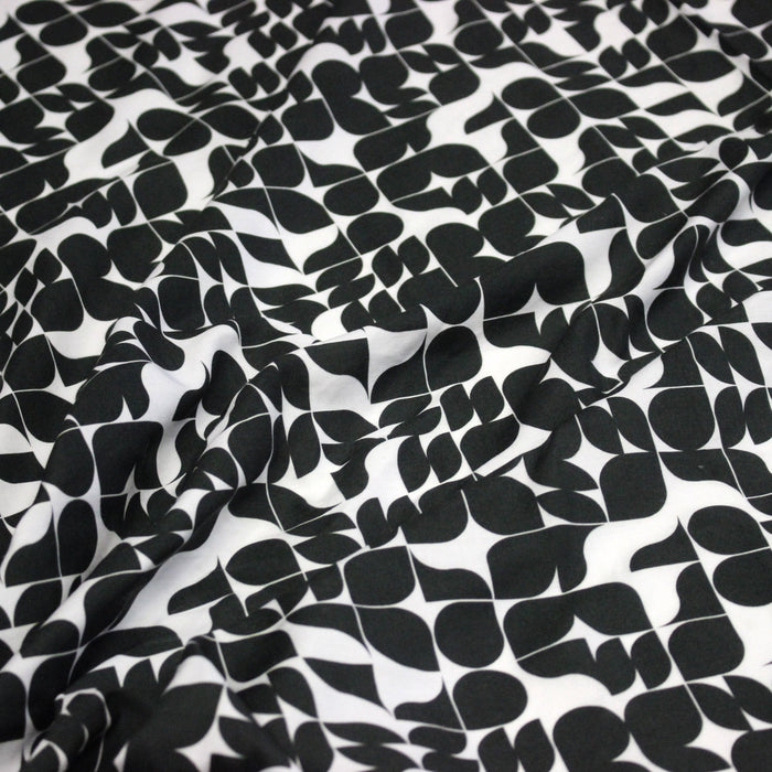 Tissu viscose fluide SEVENTIES, motif géométrique noir et blanc - STANDARD 100 OEKO - TEX - TissusPapi.com