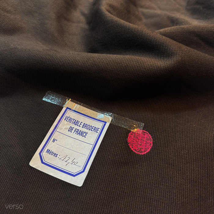 Tissu velours côtelés marron chocolat aux pois roses, fabrication française