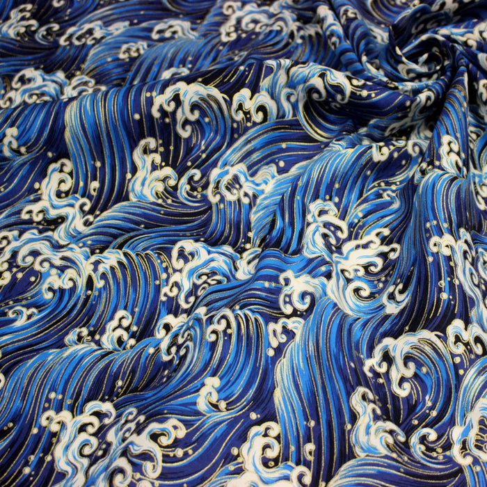 Tissu cotonnade motif japonais VAGUES HOKUSAI dorées, bleu ou rouge - COLLECTION JAPON DORÉ - TissusPapi.com