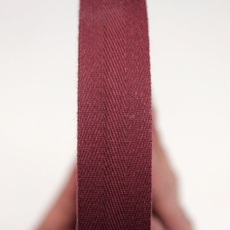 Ruban sergé de coton rouge bordeaux 20mm - Galette de 50 mètres - Fabrication française - TissusPapi.com