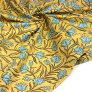 Tissu coton fin imprimé INDIENNES, fleurs traditionnelles bleues, feuilles vertes, fond jaune moutarde - TissusPapi.com