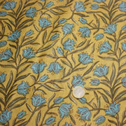 Tissu coton fin imprimé INDIENNES, fleurs traditionnelles bleues, feuilles vertes, fond jaune moutarde - TissusPapi.com