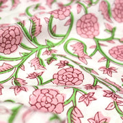 Tissu coton fin imprimé INDIENNES, fleurs traditionnelles roses, feuilles vertes, fond blanc - TissusPapi.com