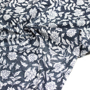 Tissu coton fin imprimé INDIENNES, fleurs traditionnelles blanches et fond gris - TissusPapi.com