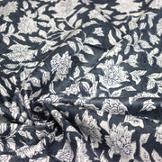Tissu coton fin imprimé INDIENNES, fleurs traditionnelles blanches et fond gris - TissusPapi.com