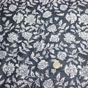 Tissu coton fin imprimé INDIENNES, fleurs traditionnelles blanches et fond gris - TissusPapi.com