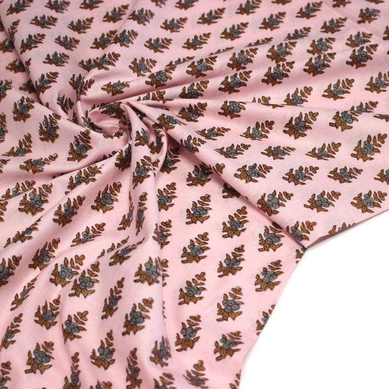 Tissu coton fin imprimé INDIENNES, rose aux fleurs traditionnelles cacao et gris - TissusPapi.com