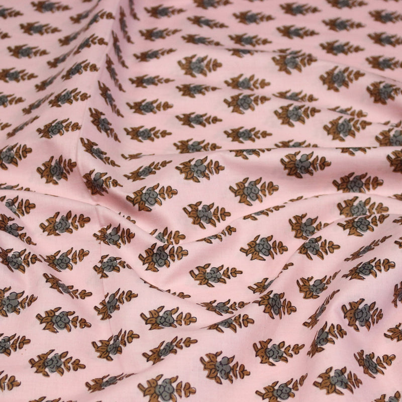 Tissu coton fin imprimé INDIENNES, rose aux fleurs traditionnelles cacao et gris - TissusPapi.com