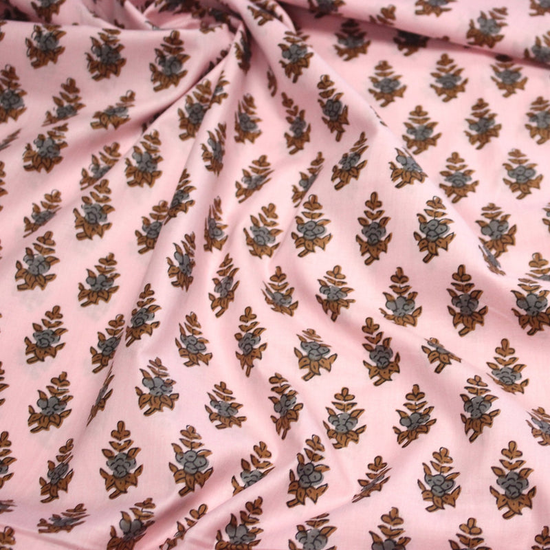 Tissu coton fin imprimé INDIENNES, rose aux fleurs traditionnelles cacao et gris - TissusPapi.com