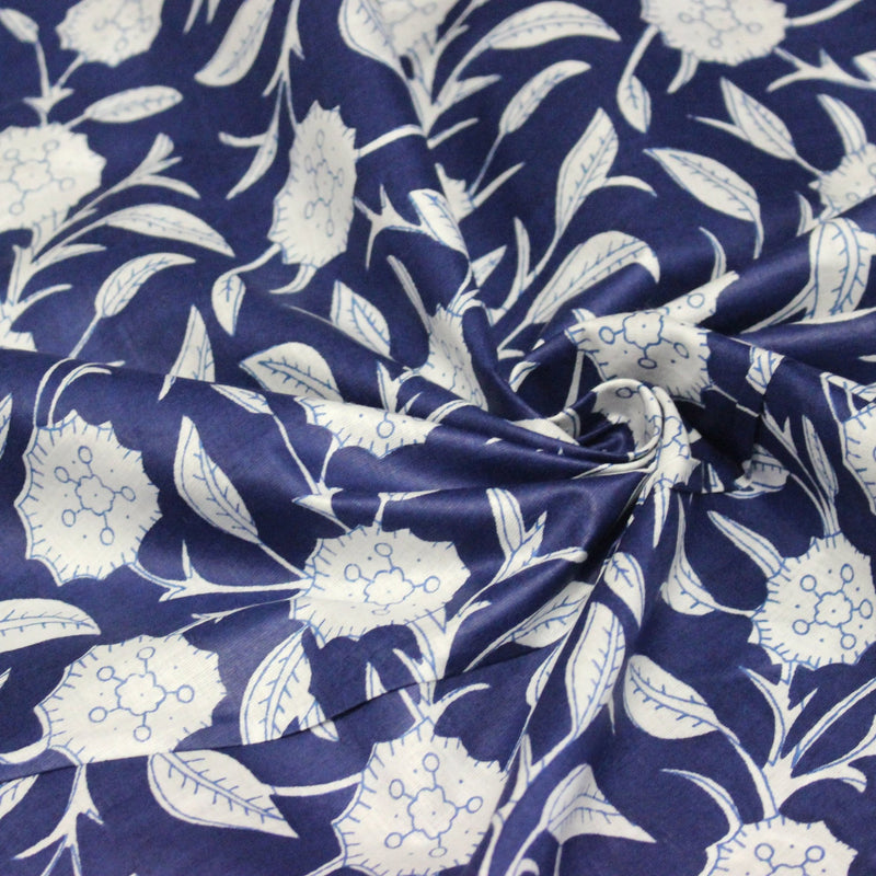 Tissu coton fin imprimé INDIENNES, bleu marine aux fleurs traditionnelles blanches - TissusPapi.com