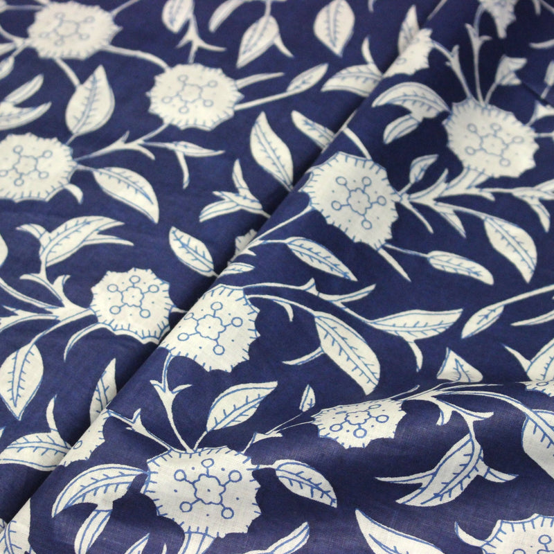 Tissu coton fin imprimé INDIENNES, bleu marine aux fleurs traditionnelles blanches - TissusPapi.com