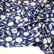 Tissu coton fin imprimé INDIENNES, bleu marine aux fleurs traditionnelles blanches - TissusPapi.com