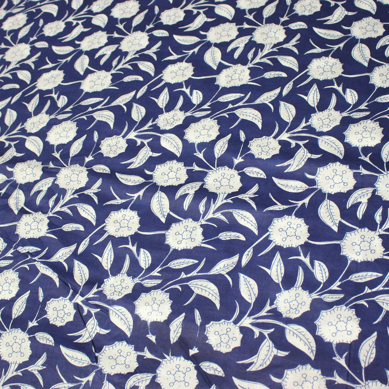 Tissu coton fin imprimé INDIENNES, bleu marine aux fleurs traditionnelles blanches - TissusPapi.com