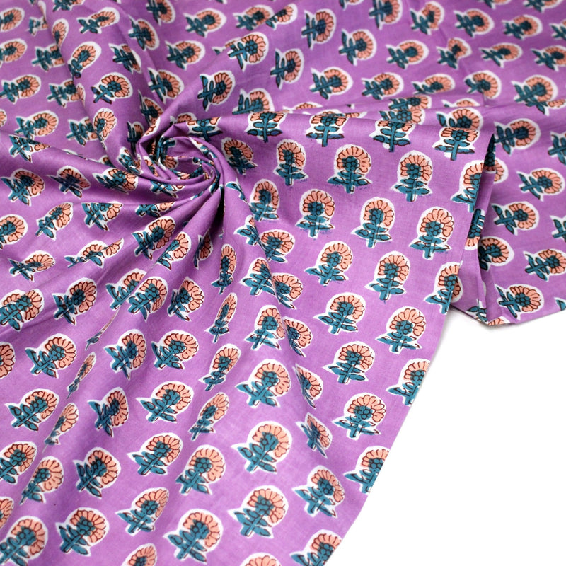 Tissu coton fin imprimé INDIENNES, parme aux fleurs traditionnelles corail et bleues - TissusPapi.com