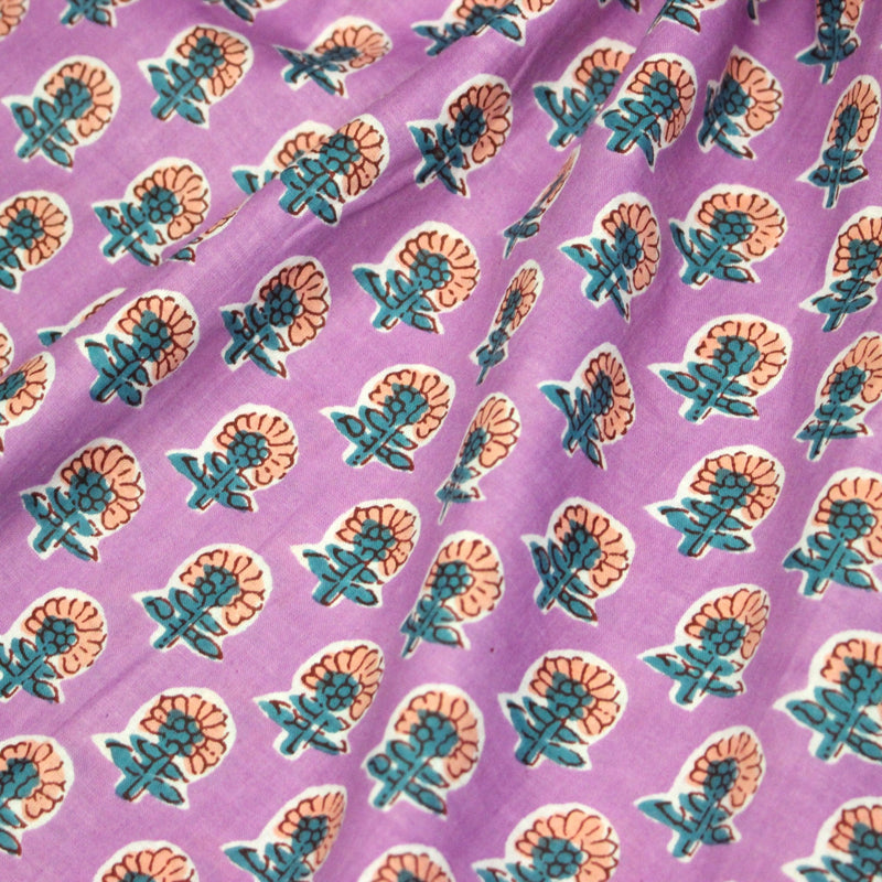 Tissu coton fin imprimé INDIENNES, parme aux fleurs traditionnelles corail et bleues - TissusPapi.com