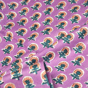 Tissu coton fin imprimé INDIENNES, parme aux fleurs traditionnelles corail et bleues - TissusPapi.com