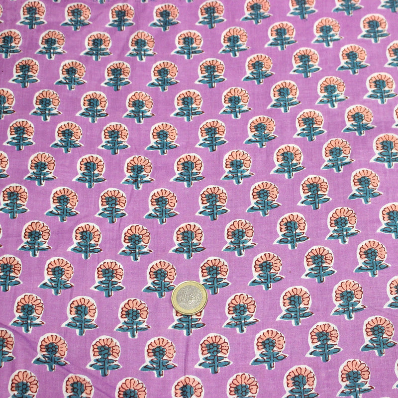 Tissu coton fin imprimé INDIENNES, parme aux fleurs traditionnelles corail et bleues - TissusPapi.com
