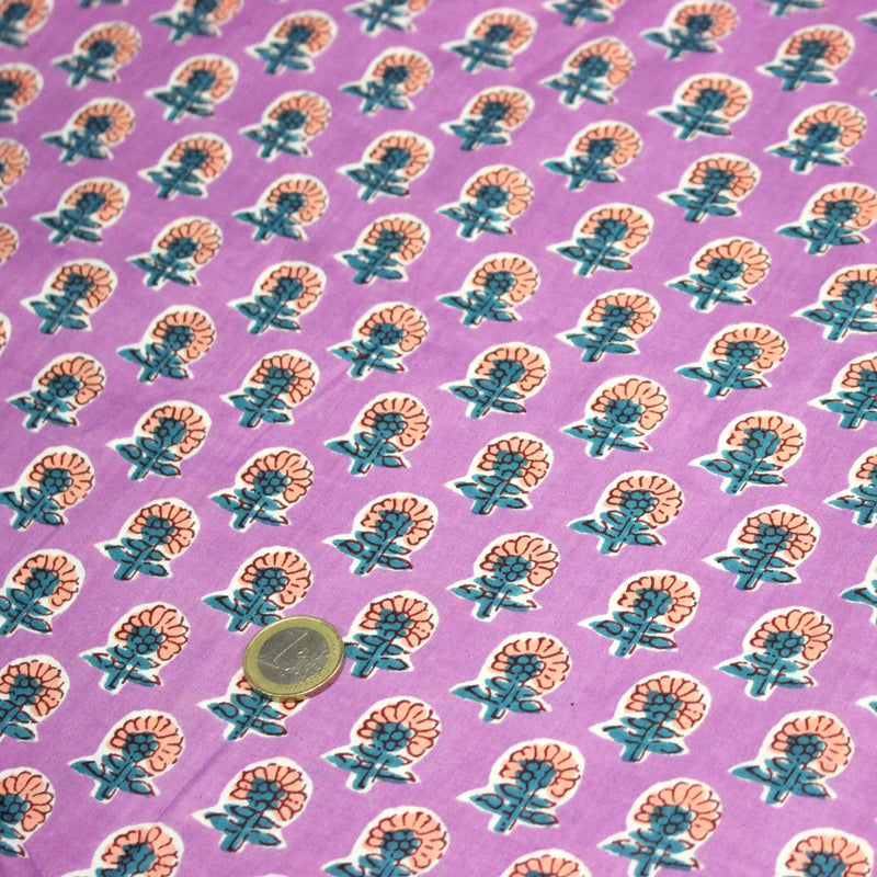 Tissu coton fin imprimé INDIENNES, parme aux fleurs traditionnelles corail et bleues - TissusPapi.com