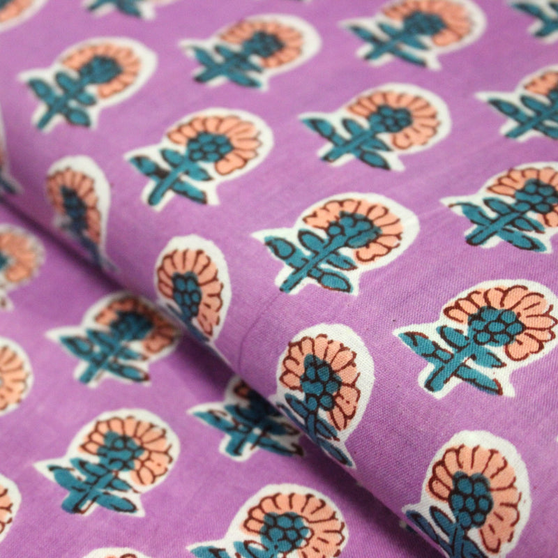 Tissu coton fin imprimé INDIENNES, parme aux fleurs traditionnelles corail et bleues - TissusPapi.com