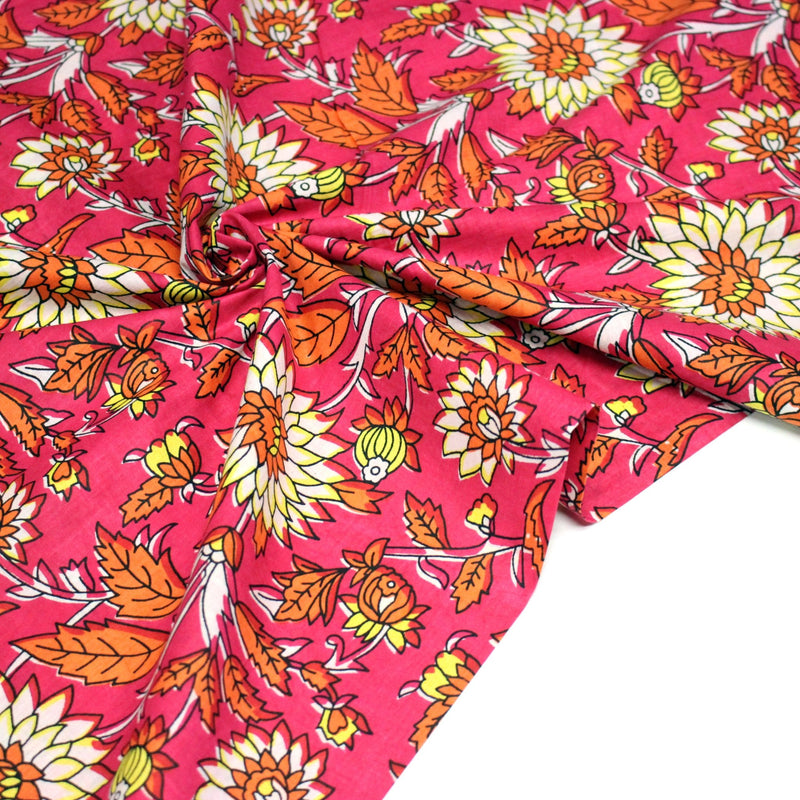 Tissu coton fin imprimé INDIENNES, rose fuchsia aux grandes fleurs jaunes blanches oranges - TissusPapi.com