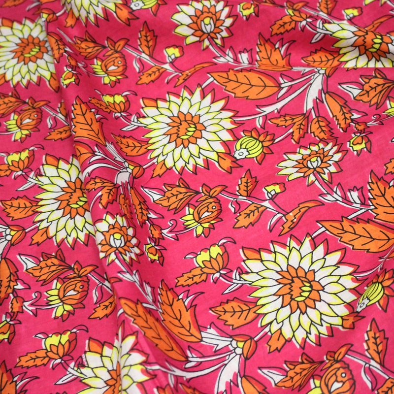 Tissu coton fin imprimé INDIENNES, rose fuchsia aux grandes fleurs jaunes blanches oranges - TissusPapi.com
