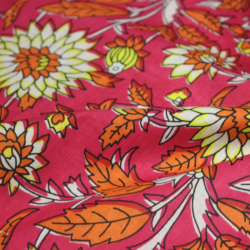 Tissu coton fin imprimé INDIENNES, rose fuchsia aux grandes fleurs jaunes blanches oranges - TissusPapi.com