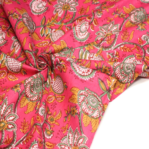Tissu coton fin imprimé INDIENNES, rose fuchsia aux fines fleurs jaunes rouges et vertes - TissusPapi.com