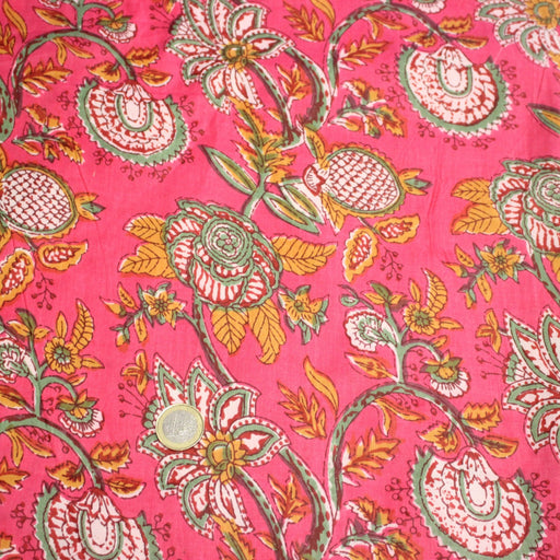 Tissu coton fin imprimé INDIENNES, rose fuchsia aux fines fleurs jaunes rouges et vertes - TissusPapi.com