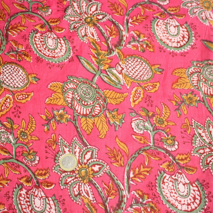 Tissu coton fin imprimé INDIENNES, rose fuchsia aux fines fleurs jaunes rouges et vertes - TissusPapi.com