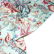 Tissu coton fin imprimé INDIENNES, bleu d'eau aux grandes fleurs écrues, bleues, rouges et roses - TissusPapi.com