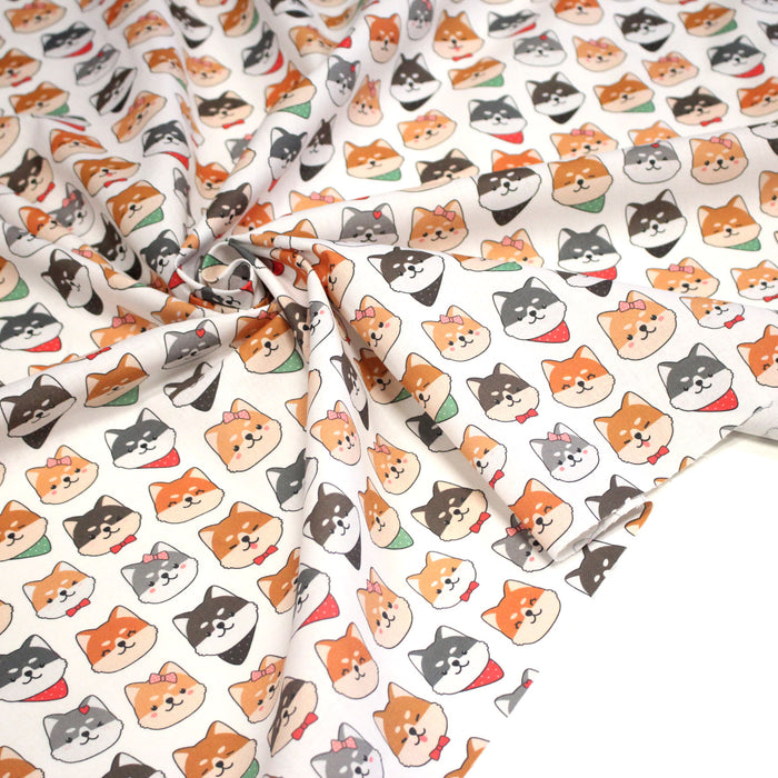 Tissu cotonnade KAWAII aux chiens japonais Shiba blancs, gris et roux, noeud papillon & bandanas - OEKO-TEX