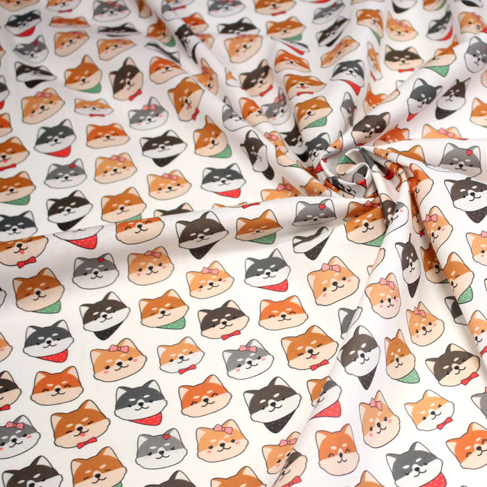 Tissu cotonnade KAWAII aux chiens japonais Shiba blancs, gris et roux, noeud papillon & bandanas - OEKO-TEX