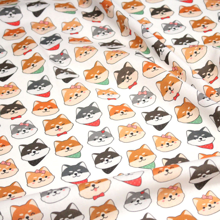 Tissu cotonnade KAWAII aux chiens japonais Shiba blancs, gris et roux, noeud papillon & bandanas - OEKO-TEX