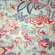 Tissu coton fin imprimé INDIENNES, bleu d'eau aux grandes fleurs écrues, bleues, rouges et roses - TissusPapi.com