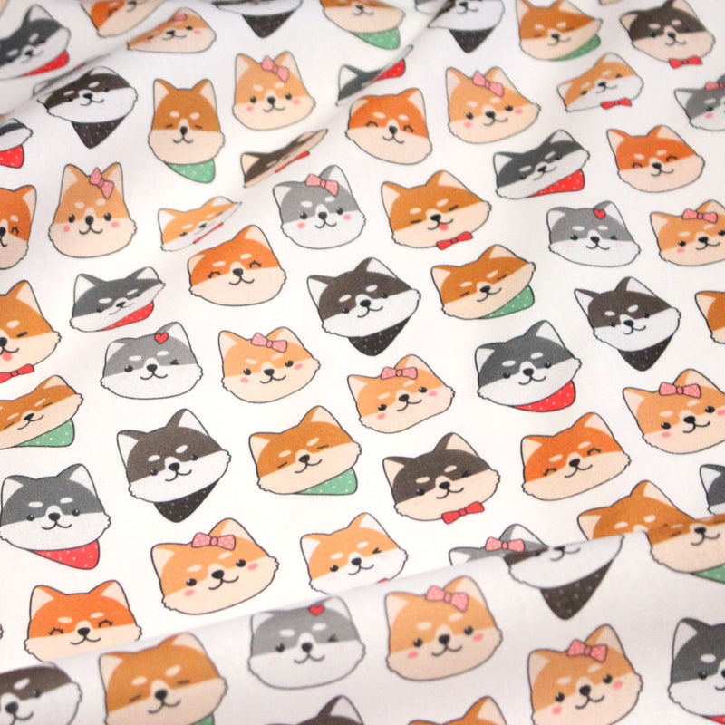 Tissu cotonnade KAWAII aux chiens japonais Shiba blancs, gris et roux, noeud papillon & bandanas - OEKO - TEX - TissusPapi.com