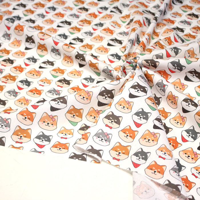 Tissu cotonnade KAWAII aux chiens japonais Shiba blancs, gris et roux, noeud papillon & bandanas - OEKO-TEX