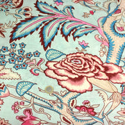 Tissu coton fin imprimé INDIENNES, bleu d'eau aux grandes fleurs écrues, bleues, rouges et roses - TissusPapi.com