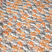 Tissu cotonnade KAWAII aux chiens japonais Shiba blancs, gris et roux, noeud papillon - OEKO - TEX - TissusPapi.com