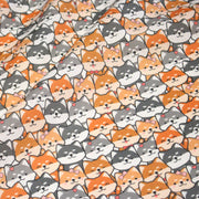 Tissu cotonnade KAWAII aux chiens japonais Shiba blancs, gris et roux, noeud papillon - OEKO - TEX - TissusPapi.com