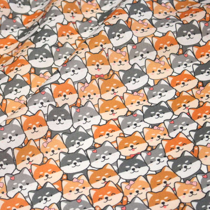 Tissu cotonnade KAWAII aux chiens japonais Shiba blancs, gris et roux, noeud papillon - OEKO - TEX - TissusPapi.com