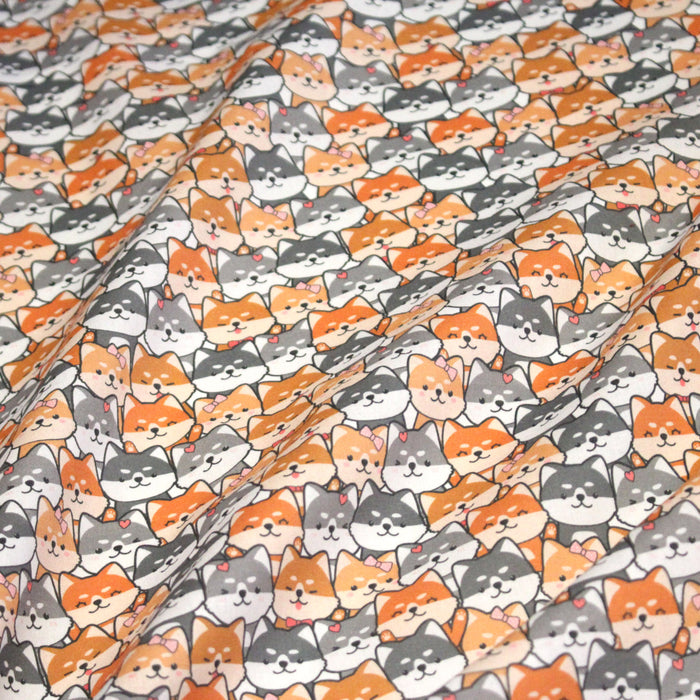 Tissu cotonnade KAWAII aux chiens japonais Shiba blancs, gris et roux, noeud papillon - OEKO-TEX