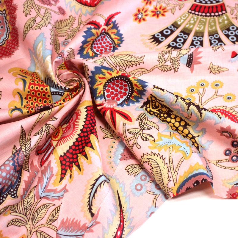 Tissu coton fin imprimé INDIENNES, rose aux fleurs et motifs indiens multicolores - TissusPapi.com