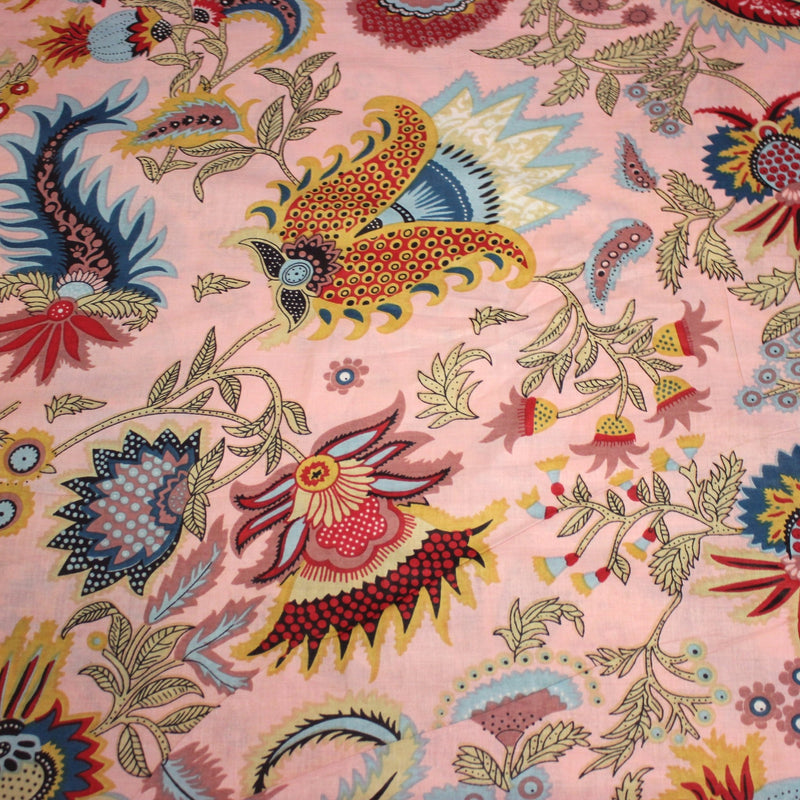 Tissu coton fin imprimé INDIENNES, rose aux fleurs et motifs indiens multicolores - TissusPapi.com