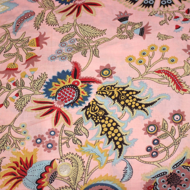 Tissu coton fin imprimé INDIENNES, rose aux fleurs et motifs indiens multicolores - TissusPapi.com