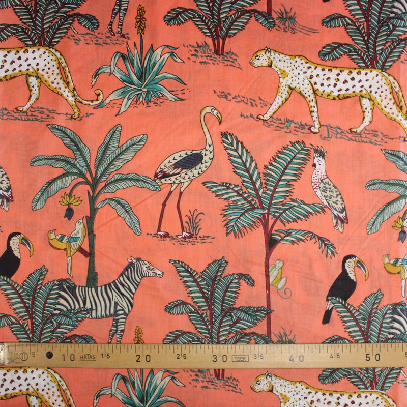 Tissu coton fin imprimé INDIENNES, corail aux animaux dans la jungle - TissusPapi.com