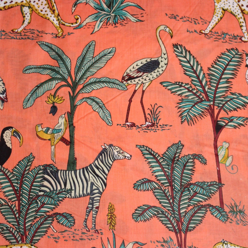 Tissu coton fin imprimé INDIENNES, corail aux animaux dans la jungle - TissusPapi.com